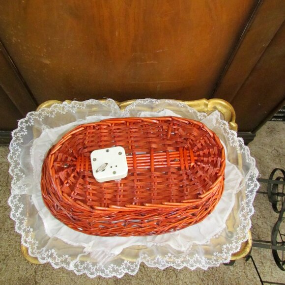 BABY DOLL BUGGY, MUSICAL VINTAGE IRON WHEELED CARRIAGE, LACY BEDLINENS in BASKET - Picture 7 of 7